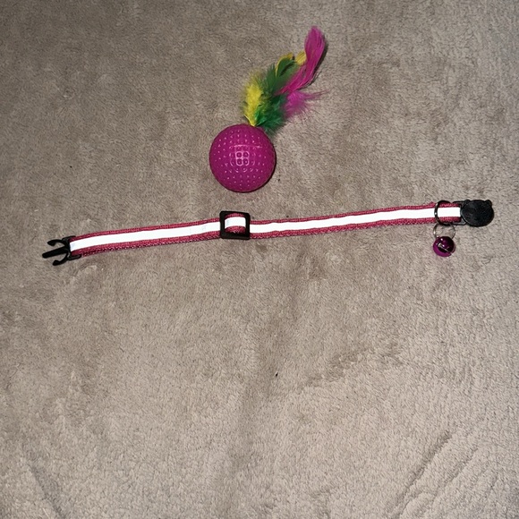Cat pink reflective stripe adjustable collar with bonus feather ball toy New - Picture 3 of 3